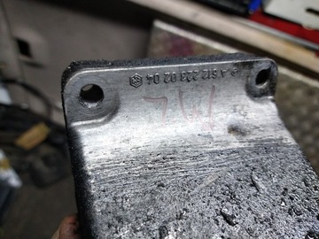 UCHYCENÍ MOTORU MERCEDES ML 163 W163 6122230204