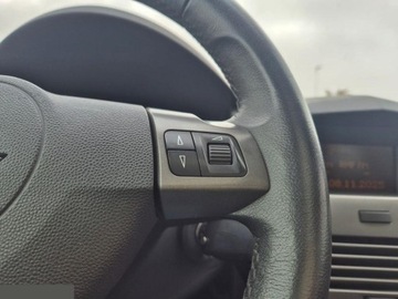 Opel Astra H Hatchback 5d 1.6 ECOTEC 115KM 2006 Opel Astra 1.6 benzyna 115KM 2006r, zdjęcie 11