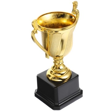 Złote trofeum puchary sportowe dla dzieci