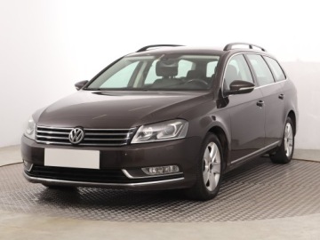 Volkswagen Passat B7 Variant 2.0 TDI CR DPF BlueMotion 140KM 2013 VW Passat 2.0 TDI, Salon Polska, DSG, Navi, Xenon, zdjęcie 1