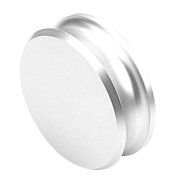 Gramofon z metalowym stabilizatorem ciężaru i zaciskiem rekordowym