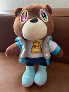 МЕДВЕДЬ-МАСКОТ 25 СМ РОЖДЕСТВЕНСКИЙ ПОДАРОК ​​KANYE DROPOUT BEAR PLUSH