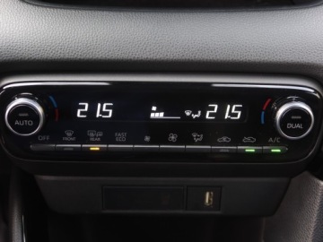 Toyota Yaris IV Hatchback 1.5 Dynamic Force 125KM 2021 Toyota Yaris 1.5 VVT-i, Salon Polska, zdjęcie 12