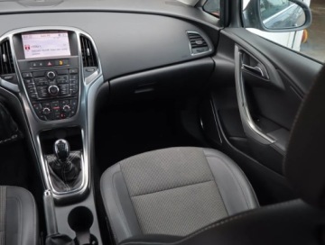 Opel Astra J Hatchback 5d 1.7 CDTI ECOTEC 110KM 2011 Opel Astra 1.7 CDTI, Navi, Klima, Klimatronic, zdjęcie 7