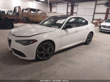 Alfa Romeo Giulia II Sedan Facelifting 2023 2.0 GME Turbo 280KM 2024 Alfa Romeo Giulia ti, 2024r., 4x4, 2.0L 2.0 Benzyna 280KM, zdjęcie 1