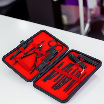 Zestaw do paznokci manicure cążki nożyczki obcinacz etui przybornik 16 el