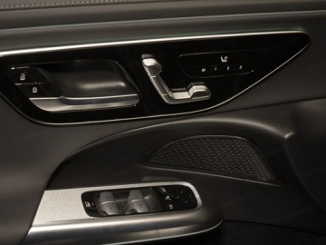 Mercedes Klasa E W214 Sedan 2.0 220d 197KM 2025 E Klasa 220 d 4-Matic AMG 2.0 (197KM) 2025, zdjęcie 11