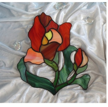 Витражный цветок модерн Ирис Красный на окне