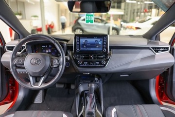 Toyota Corolla XII Hatchback 1.8 Hybrid 122KM 2020 Toyota Corolla 1.8 Hybrid GR Sport 1.8 Hybryda 122KM, zdjęcie 4