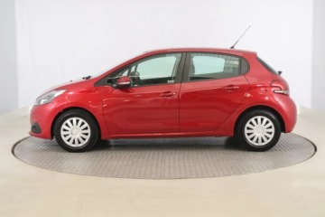 Peugeot 208 I Hatchback 5d Facelifting 1.2 PureTech 82KM 2016 Peugeot 208 1.2 PureTech, Salon Polska, zdjęcie 2