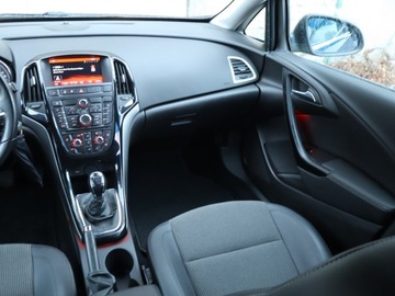 Opel Astra J GTC 1.4 Turbo ECOTEC 140KM 2015 Opel Astra 1.4 T, GAZ, Skóra, Klima, Klimatronic, zdjęcie 7