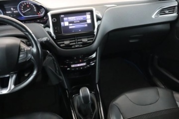 Peugeot 2008 I SUV Facelifting 1.2 PureTech 110KM 2016 Peugeot 2008 1.2 PureTech, Salon Polska, Skóra, zdjęcie 7