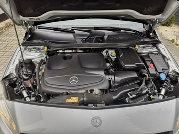 Mercedes Klasa A W176 Hatchback 5d Facelifting 180 122KM 2017 Mercedes A 180 1,6 16v 122KM Klimatronik Navigacja, zdjęcie 22
