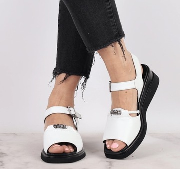 Białe eleganckie sandały płaskie skórzane czarna podeszwa VINCEZA ROZ. 40