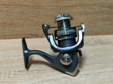 Kołowrotek FH2000 J-FISHING 5.2:1