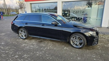Mercedes Klasa E W213 2018 Mercedes E 220 AMG Pakiet 4 Matic Felgi 19", zdjęcie 4