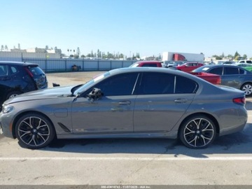 BMW Seria 5 G30-G31 2021 BMW Seria 5 2021 BMW 5 Series 530e Plug-In Hybrid 2.0 Hybryda 181KM, zdjęcie 2