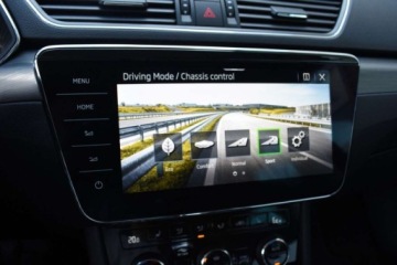 Skoda Superb III Kombi Plug-In Hybrid 1.4 TSI Plug-In-Hybrid 218KM 2021 Skoda Superb Style Combi IV Plug-In Hak Kessy Matrix NaviColumbus 19 ASO, zdjęcie 22
