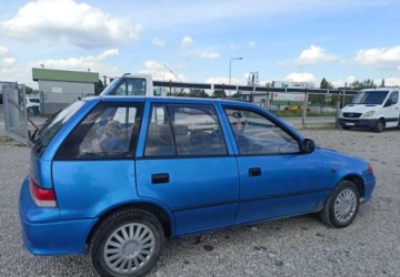 Suzuki Swift III Hatchback 1.0 i 53KM 2002 Suzuki Swift Suzuki Swift Benzyna 53KM, zdjęcie 3