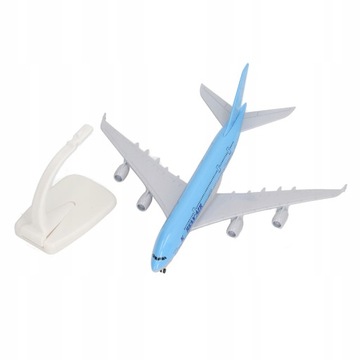 Статическая модель авиалайнера из сплава. Моделирование домашнего исследования.