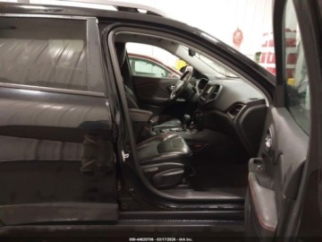 Jeep Cherokee V 2019 Jeep Cherokee Trailhawk 2019 3.2 Benzyna 271KM, zdjęcie 8