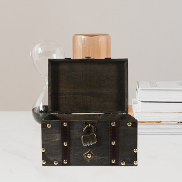 ДЕТСКИЙ ДЕТСКИЙ ЗАКРЫТЫЙ ДЕРЕВЯННЫЙ СУНДУК С СОКРОВИЩАМИ