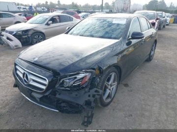 Mercedes Klasa E W213 2017 Mercedes-Benz Klasa E 2017 MERCEDES-BENZ E 300 2.0 Benzyna 241KM, zdjęcie 5