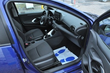 Toyota Yaris IV Hatchback 1.5 Dynamic Force 125KM 2022 Toyota Yaris 1.5 Dynamic Force 125KM Comfort Kamer, zdjęcie 26