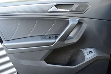 Volkswagen Tiguan II SUV Facelifting 1.5 TSI 150KM 2022 Volkswagen Tiguan SalonPL 150KM TSI DSG R-Line Premium HakKessyNavi ACC Ma, zdjęcie 25