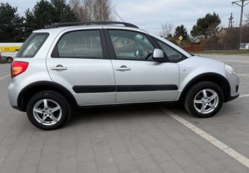 Suzuki SX4 I Hatchback 1.6 i 16V VVT 107KM 2009 Suzuki SX4 Suzuki SX4 1.6 VVT 4x4 Club 1.6 Benzyna 107KM, zdjęcie 1