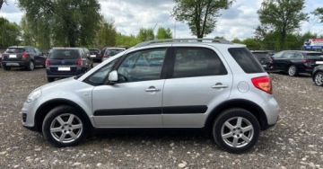 Suzuki SX4 I Sedan 1.6 VVT 120KM 2010 Suzuki SX4 1.6B 120KM zadbany dobrze utrzymany 1.6 Benzyna 120KM, zdjęcie 9