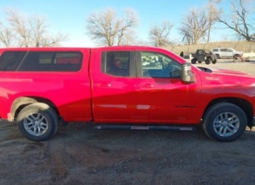 Chevrolet Silverado II 2022 Chevrolet Silverado 2022, 5.3L, 4x4, 1500 LTD, po gradobiciu 5.3 Benzyna, zdjęcie 3