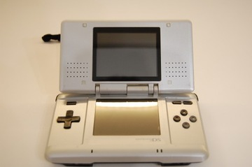Японская консоль Nintendo DS серебристого цвета NTR-001