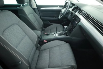 Volkswagen Passat B8 Variant Facelifting 2.0 TDI SCR 150KM 2023 VW Passat 2.0 TDI, Salon Polska, 1. Właściciel, zdjęcie 5