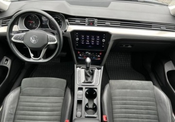 Volkswagen Passat B8 Variant Facelifting 2.0 TDI SCR 150KM 2022 Volkswagen Passat Variant B8 Elegance Pakiety, ACC, Kamera, GPS, ergoComf, zdjęcie 3