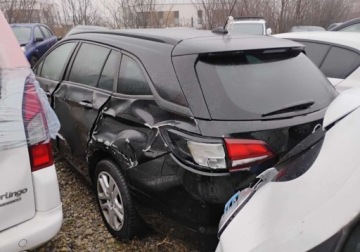 Opel Astra K Sportstourer Facelifting 1.2 Turbo 110KM 2020 Opel Astra 122020r, 1.2 Benzyna. Uszkodzony przod i lewy bok. Jezdzi, zdjęcie 2