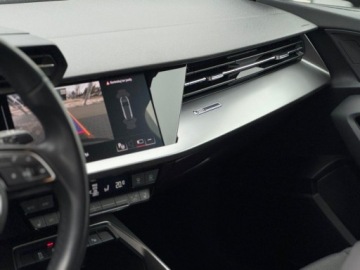 Audi A3 8Y Sportback 1.5 35 TFSI 150KM 2023 Audi A3 Sportback Kamera cofania ,Tempomat , Kluczyk komfortowy , Smartpho, zdjęcie 9