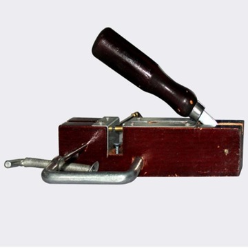 Оборудование для пчеловодства Станок для пробивания отверстий в рамках