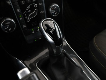 Volvo V60 I Kombi Facelifting 2.0 D3 DRIVE-E 150KM 2017 Volvo V40 Cross Country 2.0d Automat Cross Country, zdjęcie 27