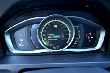 Volvo V60 I Kombi Facelifting 2.0 D2 DRIVE-E 120KM 2017 Volvo V60 LiFT 2,0 Disel Bi Xenon Ledy Skóra, zdjęcie 25