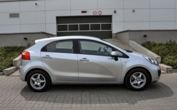 Kia Rio III Hatchback 3d 1.2 DOHC CVVT 85KM 2012 Kia Rio 1.2 2012 r. Bezwypadkowy 1.2 Benzyna 85KM, zdjęcie 4