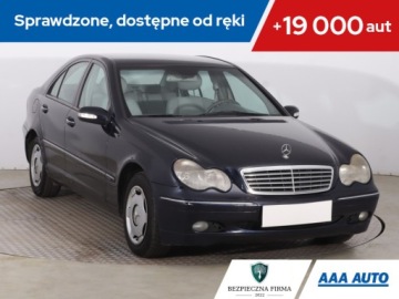 Mercedes Klasa C W203 Sedan W203 2.1 (C 220 CDI) 143KM 2001