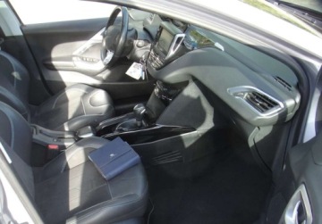 Peugeot 2008 I SUV Facelifting 1.2 PureTech 110KM 2018 Peugeot 2008 Automat Panorama Wersja Crossway 1.2 Benzyna 110KM, zdjęcie 6