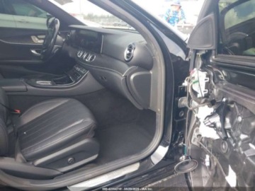 Mercedes Klasa E W213 2022 Mercedes-Benz Klasa E 350 2022 2.0l 2.0 Benzyna 255KM, zdjęcie 10