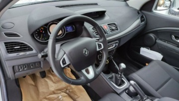 Renault Megane III Grandtour 1.6 16v 110KM 2011 Renault Megane 3 III 1.6i 110kM Klima Panorama Czujniki Temp. Grzane Fotel, zdjęcie 25