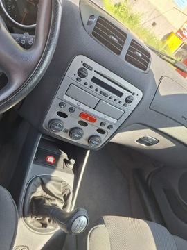 Alfa Romeo 147 Hatchback 1.6 i 16V T.Spark 120KM 2002 Alfa Romeo 147, zdjęcie 18