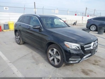 Mercedes GLC C253 2018 Mercedes-Benz GLC 2018 MERCEDES-BENZ GLC 300 4MATIC 2.0 Benzyna 241KM, zdjęcie 1