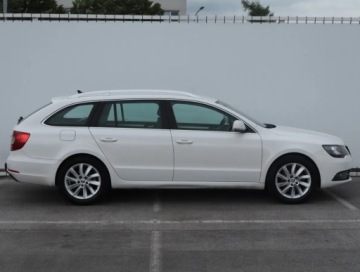 Skoda Superb II Outdoor 2.0 TDI CR DPF  140KM 2014 Skoda Superb 2.0 TDI, Salon Polska, Navi, Xenon, zdjęcie 5