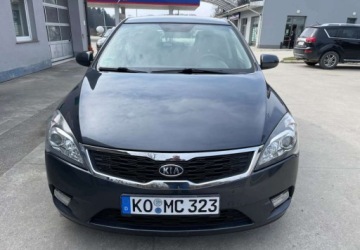Kia Ceed I Hatchback 5d Facelifting 1.4 DOHC CVVT 90KM 2010 Kia Ceed Kia Ceed 1.4 CVVT Attract 1.4 Benzyna 90KM, zdjęcie 1