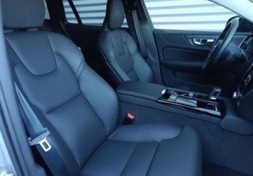 Volvo V60 II  2024 Volvo V60 2.0 398KM T6 AWD Plug-in Hybrid BLIS Kamera360 HarmanKardon ASO, zdjęcie 28